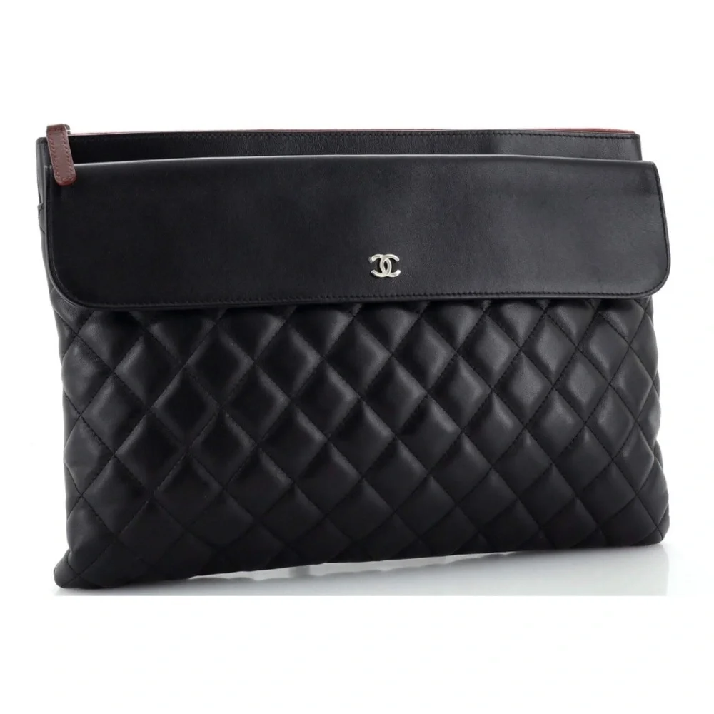 Auth CHANEL Front Pocket O Case Quilted Leather Pouch / Clutch